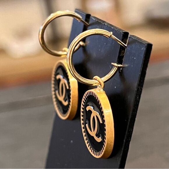 CHANEL Gold and Black Circular Logo Earrings - Picture 3 of 5